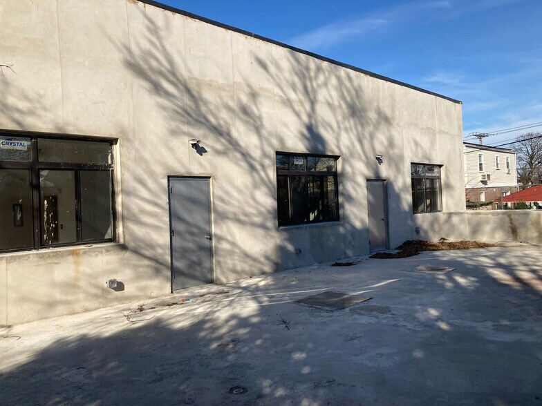 13009 Springfield Blvd, Springfield Gardens, NY à vendre - Photo de l’immeuble – Image 2 sur 9