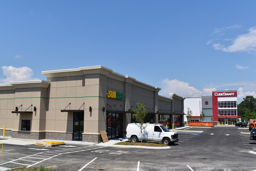 7635 Lee Hwy, Chattanooga, TN à louer - Photo principale – Image 1 sur 30