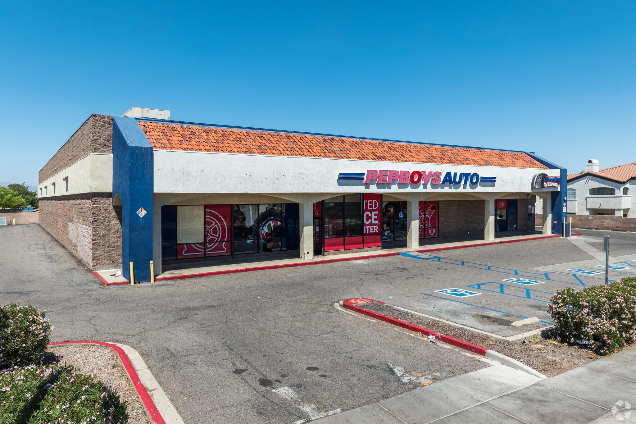 4670 E Tropicana Ave, Las Vegas, NV à louer Photo principale– Image 1 sur 17