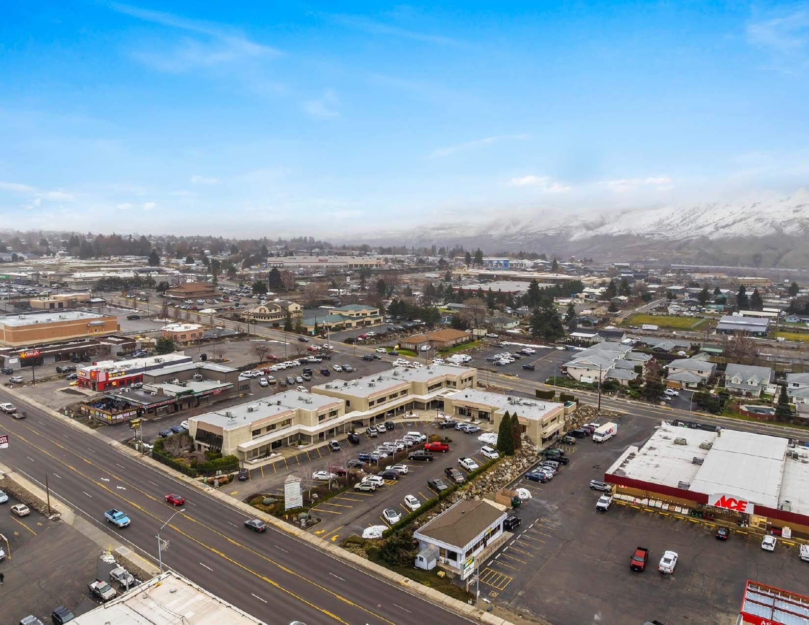 230 Grant Rd, East Wenatchee, WA à vendre Photo principale– Image 1 sur 6