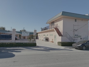 1125 Clare Ave, West Palm Beach, FL à louer Photo de l’immeuble– Image 1 sur 2