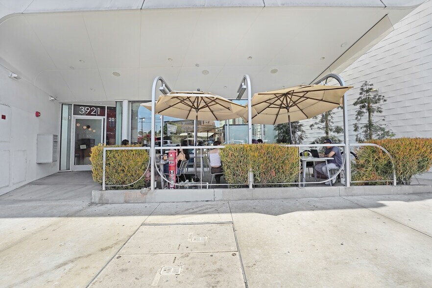 3921 W Sunset Blvd, Los Angeles, CA à vendre - Photo de l’immeuble – Image 2 sur 31
