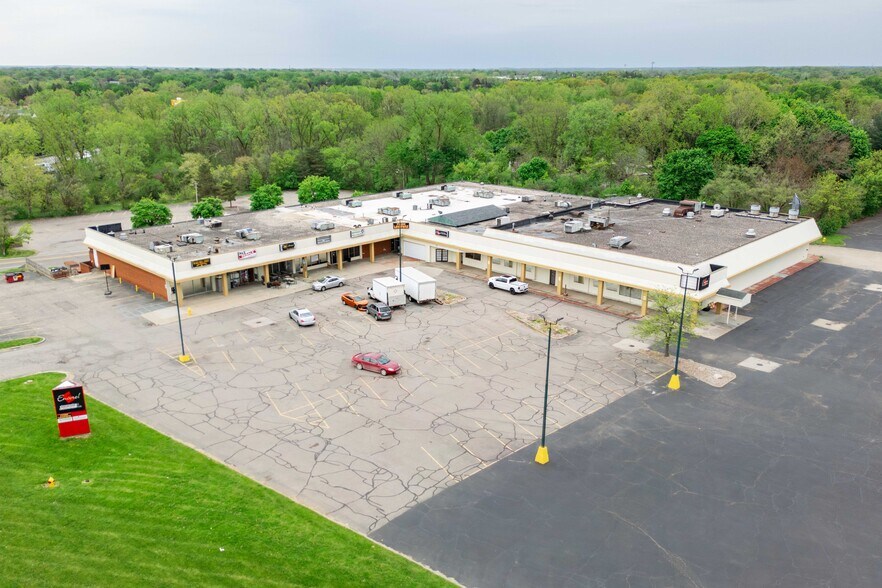 3467-3575 Beecher Rd, Flint, MI à vendre - Photo de l’immeuble – Image 1 sur 12