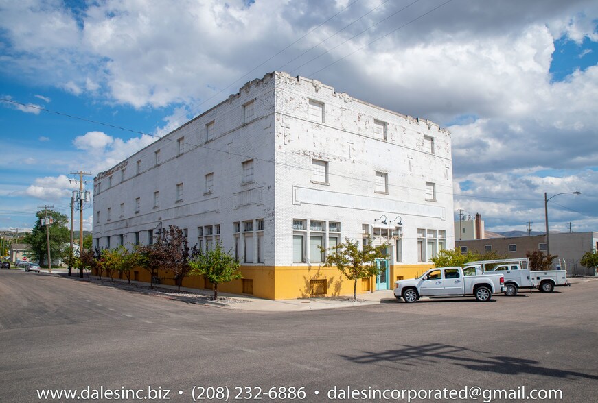902 S 1st Ave, Pocatello, ID à louer - Photo principale – Image 1 sur 44