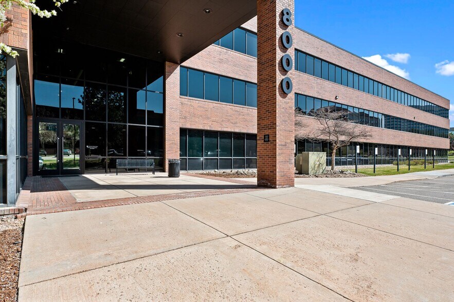 8000 E Maplewood Ave, Greenwood Village, CO à louer - Photo de l’immeuble – Image 2 sur 11