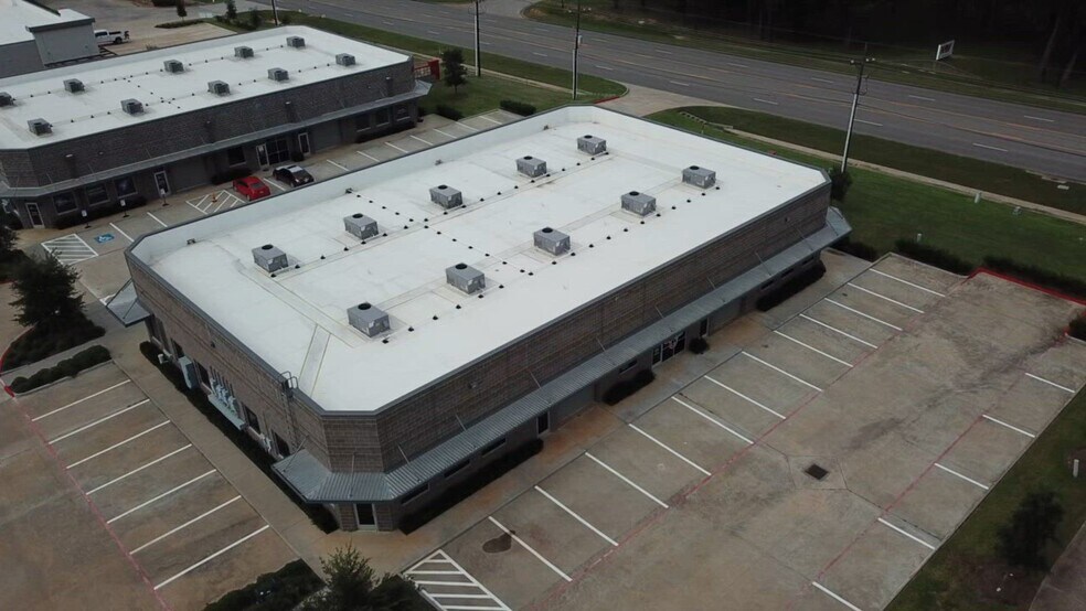 2519 N Frazier St, Conroe, TX à louer - Vidéo sur l’annonce professionnelle – Image 2 sur 17