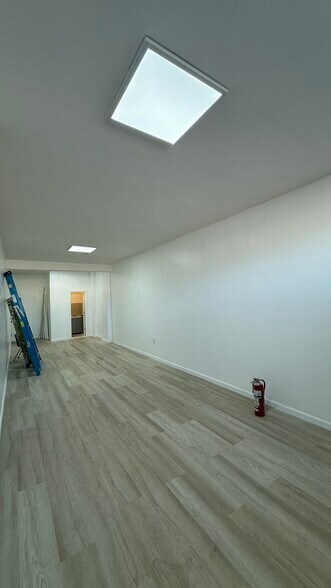11462 Merrick Blvd, Jamaica, NY à louer - Photo de l’immeuble – Image 3 sur 6