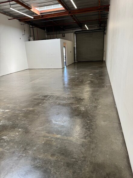 12006 Regentview Ave, Downey, CA à louer - Photo intérieure – Image 2 sur 6