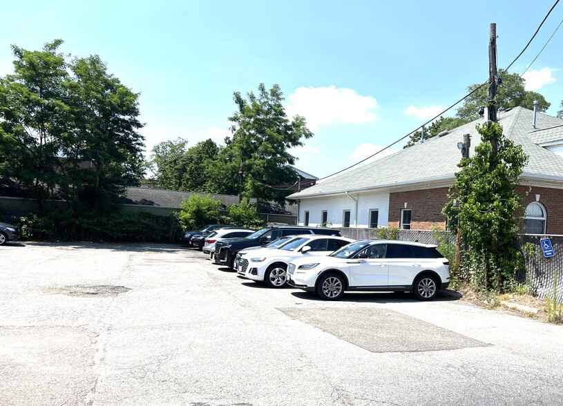 116 Broadway, Amityville, NY à louer - Photo de l’immeuble – Image 2 sur 22