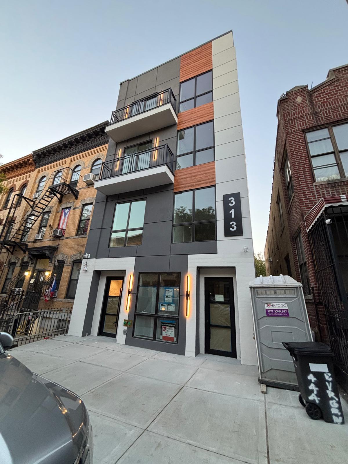 313 Linden St, Brooklyn, NY à louer Photo de l’immeuble– Image 1 sur 3