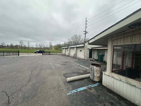 2020 Dixie Hwy, Waterford, MI à vendre - Photo de l’immeuble – Image 3 sur 5