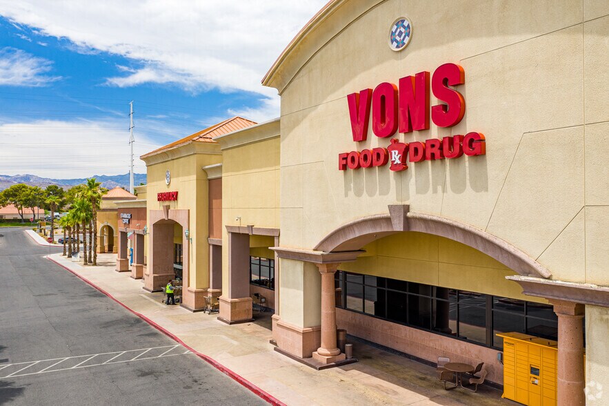 8500-8540 W Desert Inn Rd, Las Vegas, NV à louer - Photo principale – Image 1 sur 5