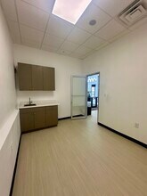 2800 Lawndale Dr, Greensboro, NC à louer Photo intérieure– Image 2 sur 6