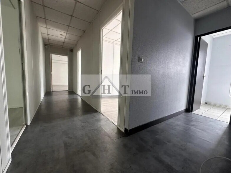 Bureau dans Bonneuil-sur-Marne à louer - Photo de l’immeuble – Image 1 sur 6