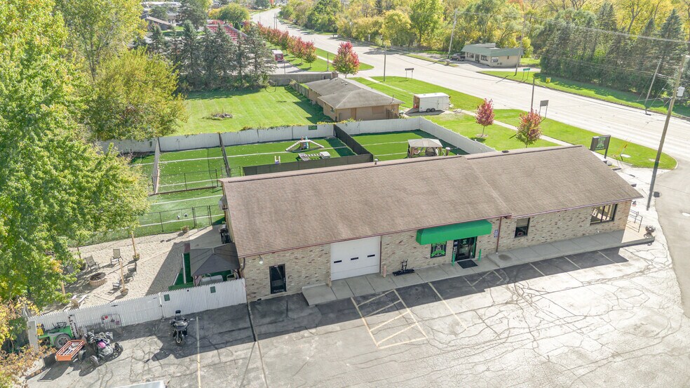 2412 Midland Rd, Saginaw, MI à vendre - Photo de l’immeuble – Image 3 sur 28