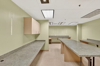 12855 N 40 Dr, Saint Louis, MO à louer Photo intérieure– Image 2 sur 12