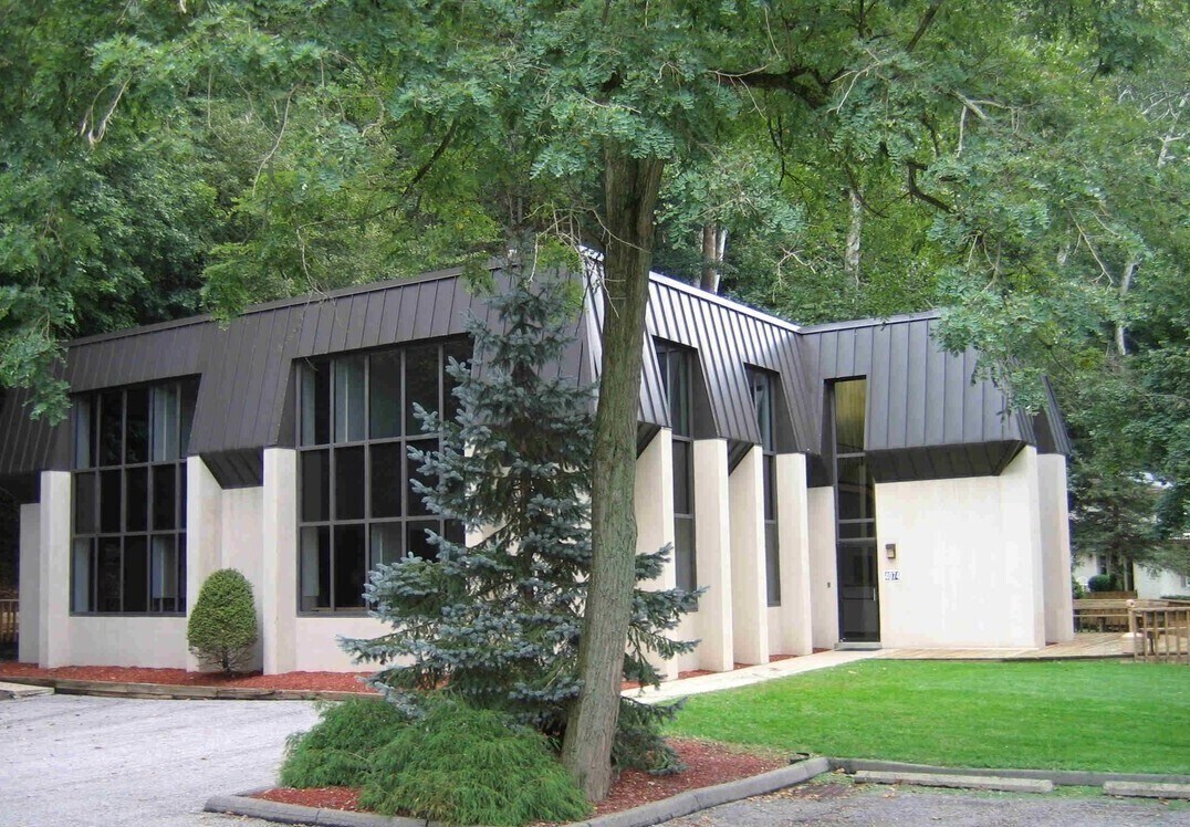 4074 Mt Royal Blvd, Allison Park, PA à louer Photo de l’immeuble– Image 1 sur 9