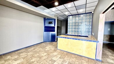 18000 Ventura Blvd, Encino, CA à louer Photo intérieure– Image 2 sur 3