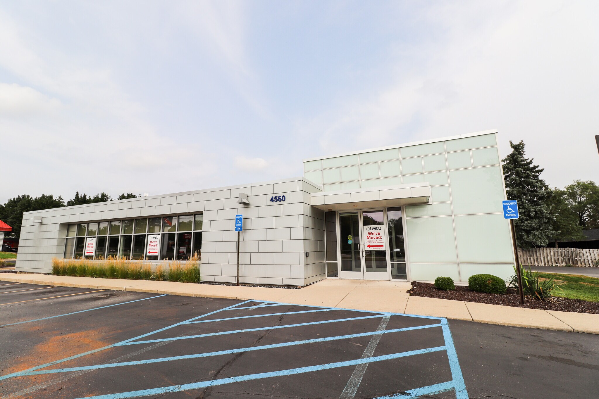 4560 Alpine Ave NW, Comstock Park, MI à vendre Photo de l’immeuble– Image 1 sur 3