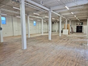 100-100 Outwater Ln, Garfield, NJ à louer Photo intérieure– Image 1 sur 3