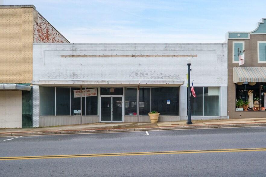322 W Main St, Waynesboro, VA à louer - Photo de l’immeuble – Image 1 sur 10
