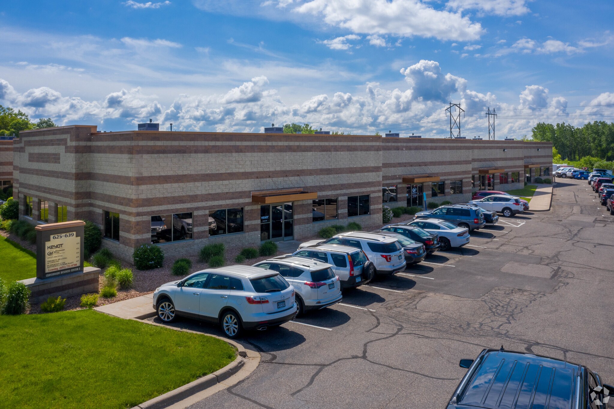 625 Hayward Ave N, Oakdale, MN à louer Photo principale– Image 1 sur 7