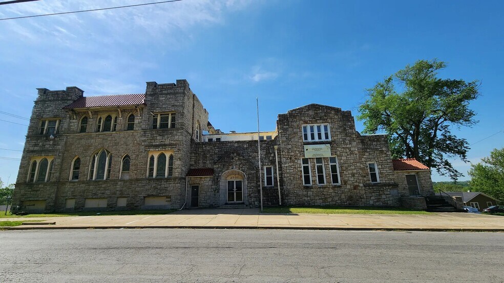 2701 E 43rd St, Kansas City, MO à vendre - Photo de l’immeuble – Image 1 sur 15