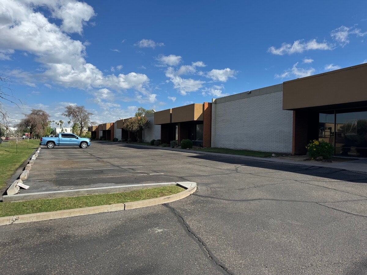 2627 S 21st St, Phoenix, AZ 85034 - Lot 2627 -  - Photo intérieure - Image 2 of 7