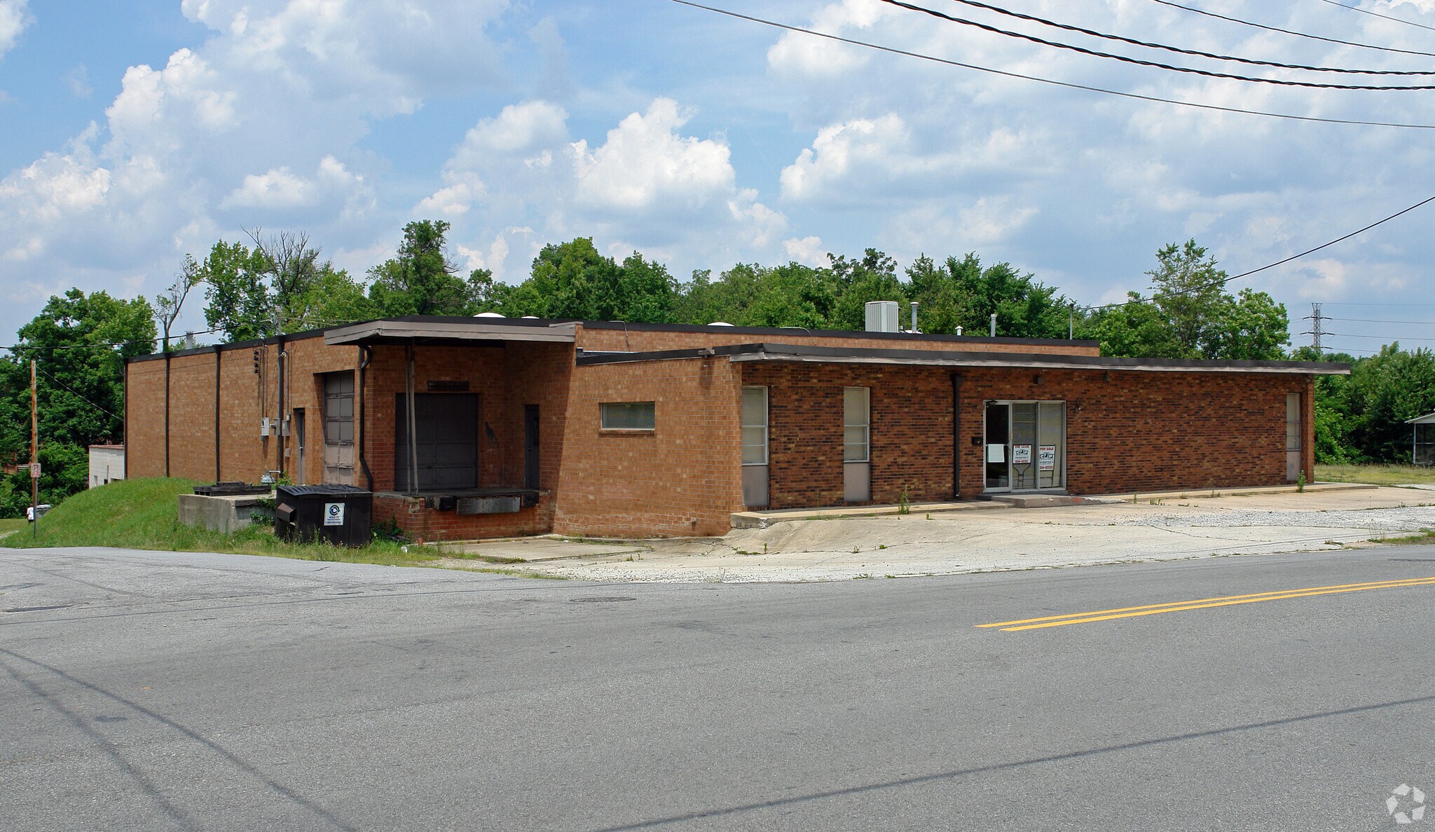 1116 W Ward Ave, High Point, NC à louer Photo principale– Image 1 sur 10