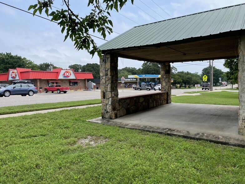400 S. Broad Street St, Saint Jo, TX à vendre - Photo de l’immeuble – Image 2 sur 23