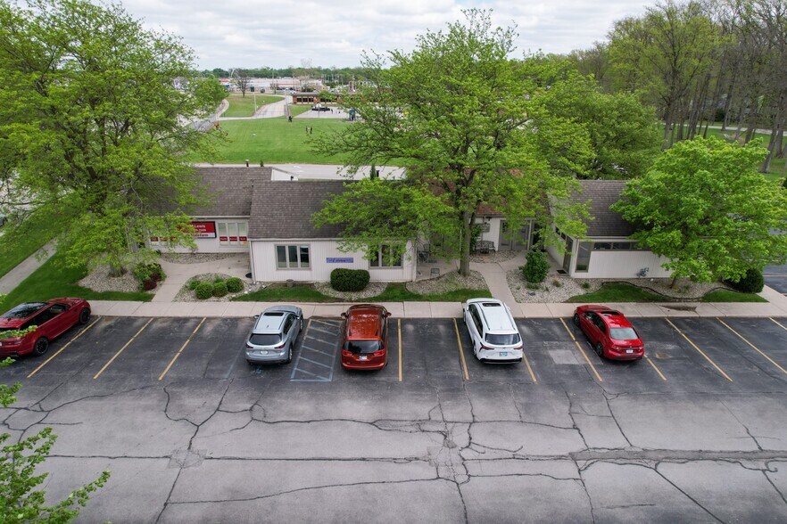 6038 E State Blvd, Fort Wayne, IN à vendre - Photo de l’immeuble – Image 3 sur 12