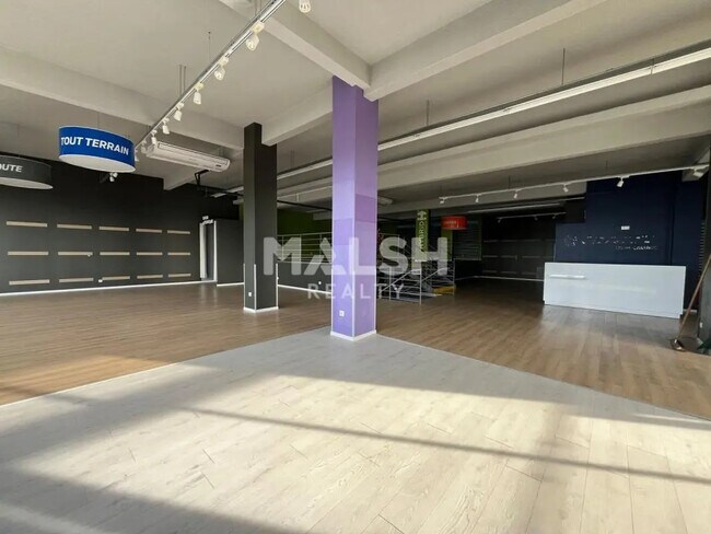 Plus de détails pour Local commercial à louer