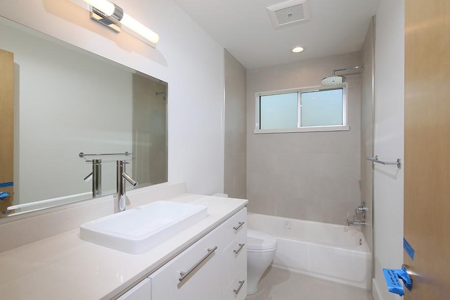 215 N Hollywood Way, Burbank, CA à vendre - Photo de l’immeuble – Image 3 sur 29