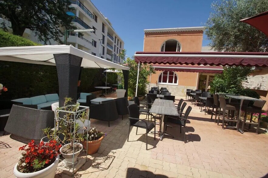 Local commercial dans Cagnes-sur-Mer à vendre - Photo de l’immeuble – Image 2 sur 5