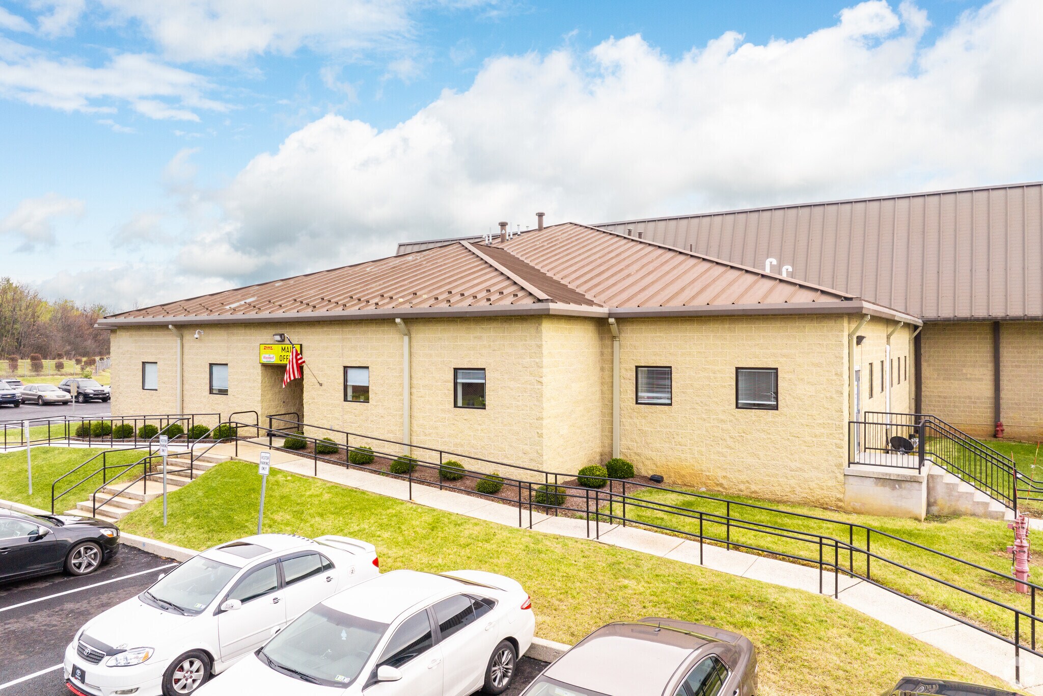 101 Commerce Dr, Mechanicsburg, PA à louer Photo principale– Image 1 sur 7