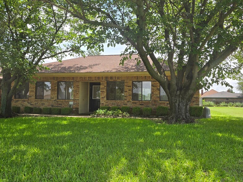 205 River North Blvd, Stephenville, TX à louer - Photo de l’immeuble – Image 3 sur 3