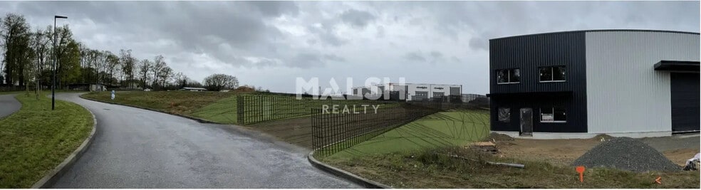 Local d’activités dans Montmerle-sur-Saône à louer - Photo de l’immeuble – Image 2 sur 7