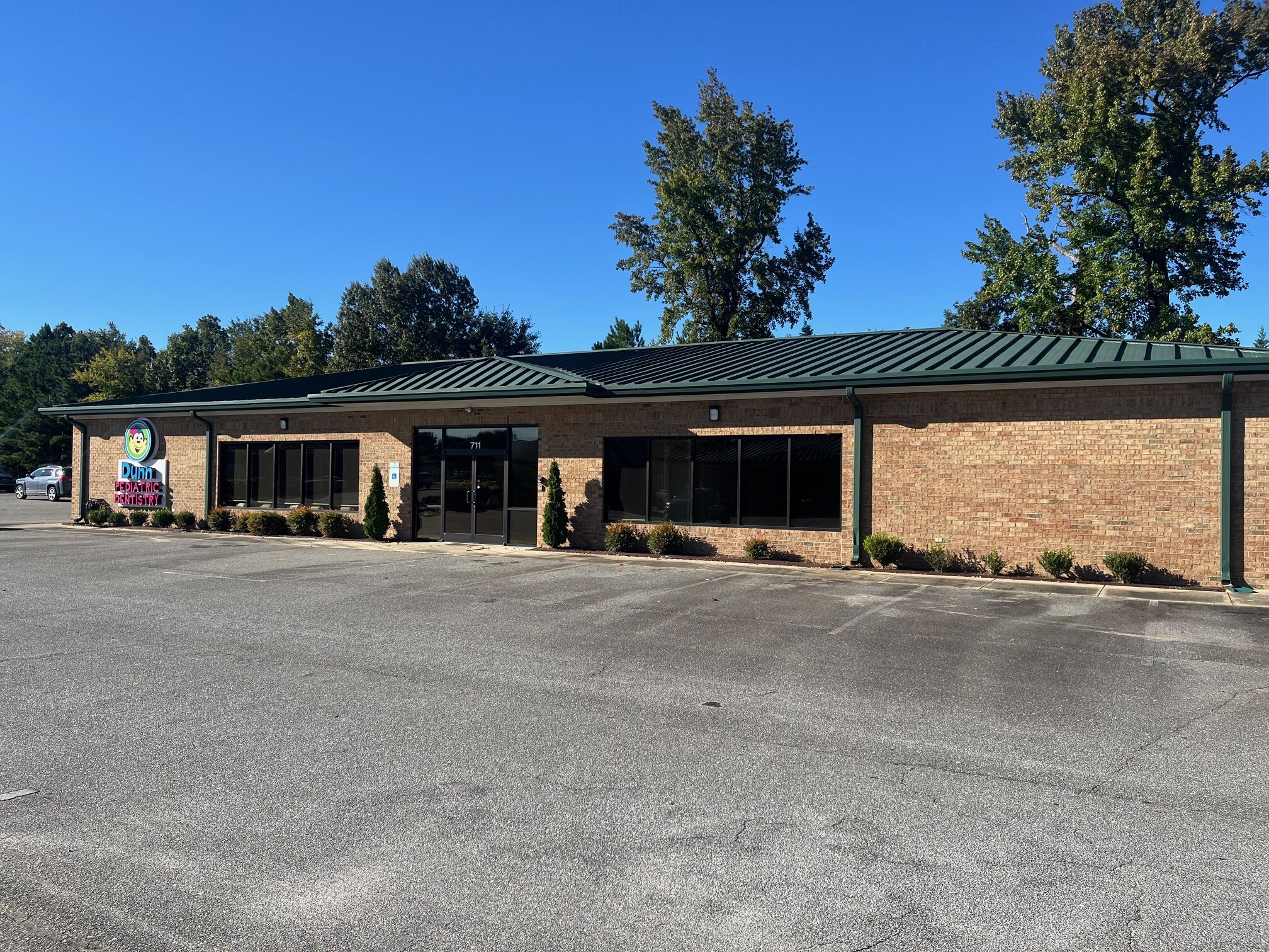 711 Tilghman Dr, Dunn, NC à louer Photo de l’immeuble– Image 1 sur 2
