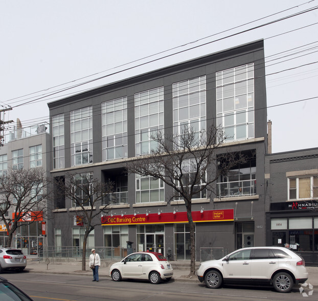 1852 Queen St E, Toronto, ON à louer - Photo de l’immeuble – Image 3 sur 3
