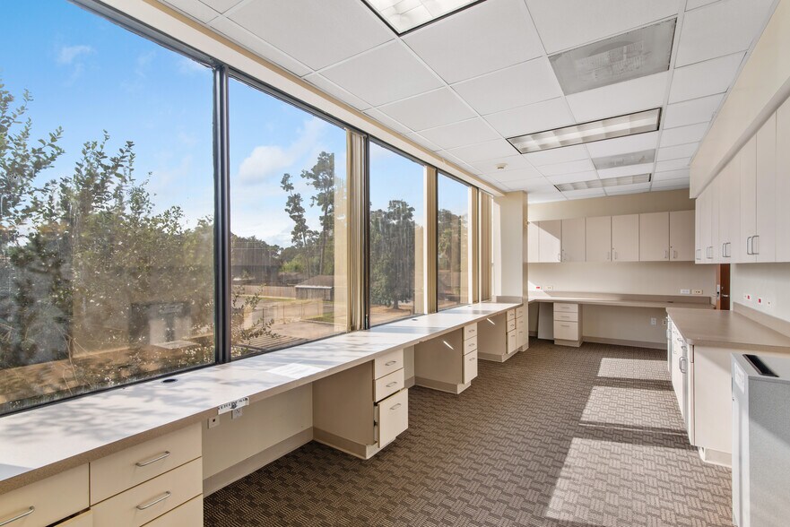 1140 Cypress Station Dr, Houston, TX à vendre - Photo intérieure – Image 2 sur 19