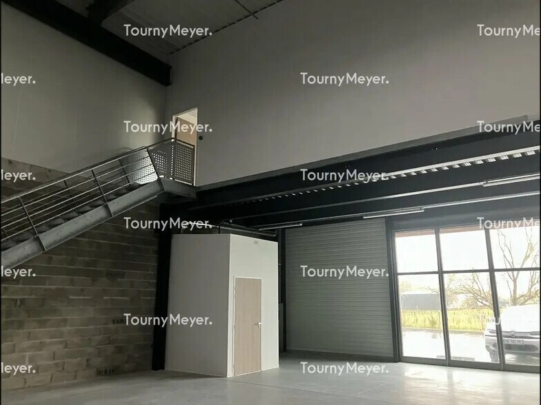 Local d’activités dans Tresses à louer - Photo de l’immeuble – Image 2 sur 8