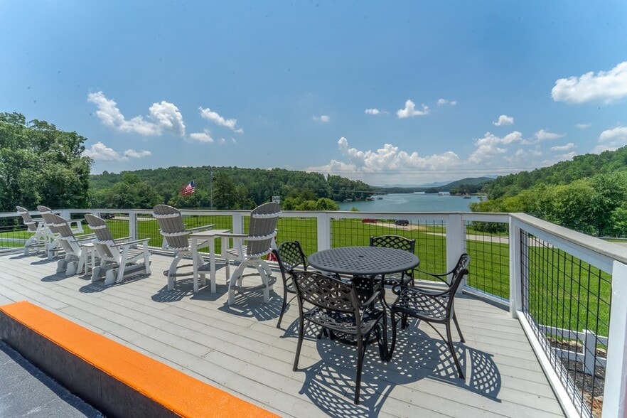 40 Chatuge Ln, Hayesville, NC à vendre - Photo de l’immeuble – Image 2 sur 32