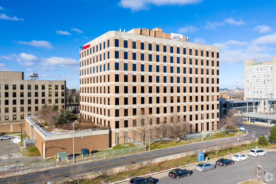 1010 Rue de Sérigny, Longueuil, QC à louer - Photo de l’immeuble – Image 3 sur 3