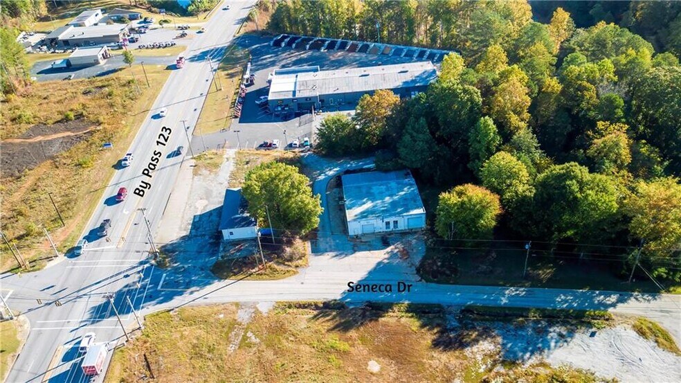 879 By Pass 123 Hwy, Seneca, SC à louer - Photo de l’immeuble – Image 1 sur 11