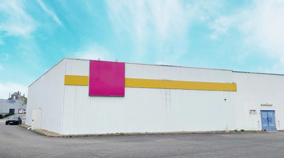 Local commercial dans Antran à louer - Photo de l’immeuble – Image 3 sur 6