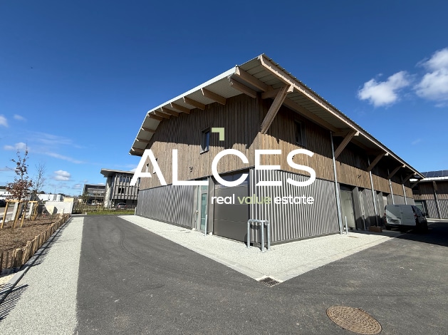 Plus de détails pour 2 Rue Madeleine Brès, Le Haillan - Local d’activités à vendre