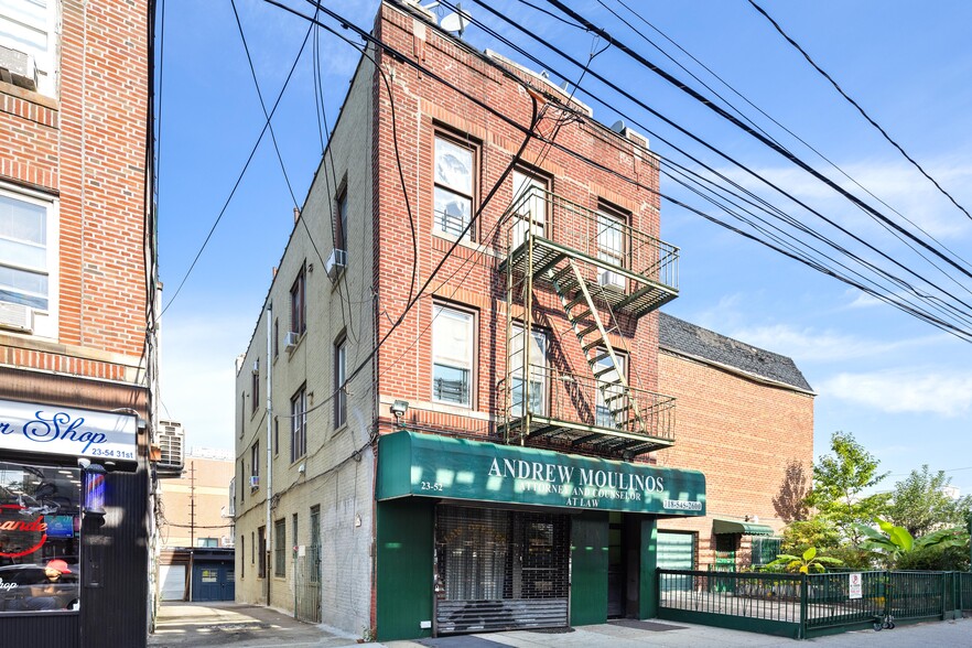2352 31st St, Astoria, NY à louer - Photo de l’immeuble – Image 2 sur 10