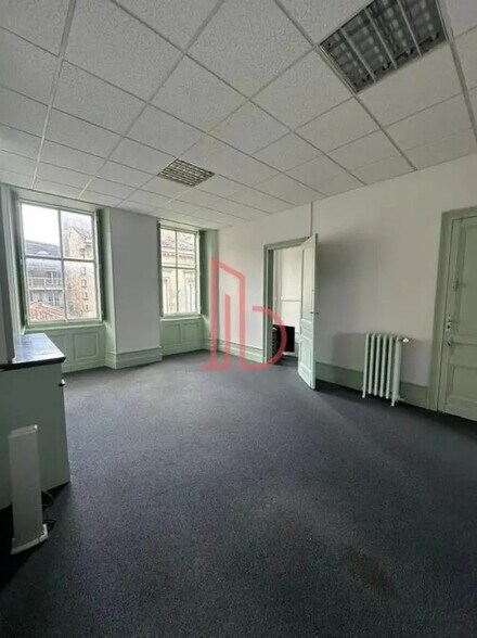 Bureau dans Bordeaux à louer - Photo de l’immeuble – Image 2 sur 5