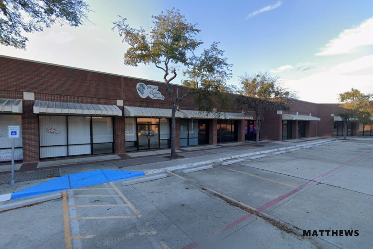 100-101 E Corporate Dr, Lewisville, TX à louer Photo de l’immeuble– Image 1 sur 5