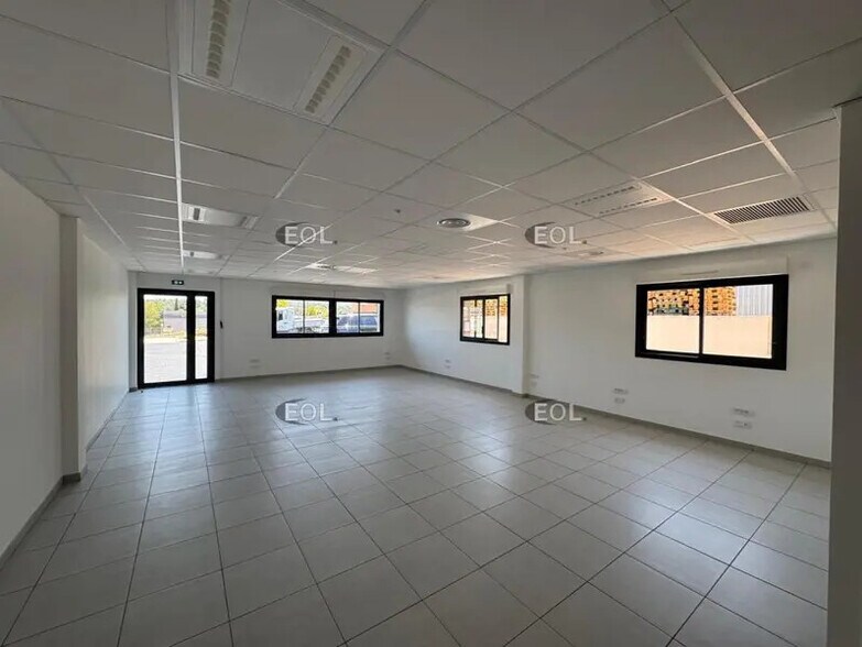 Local d’activités dans Gardanne à louer - Photo intérieure – Image 2 sur 4